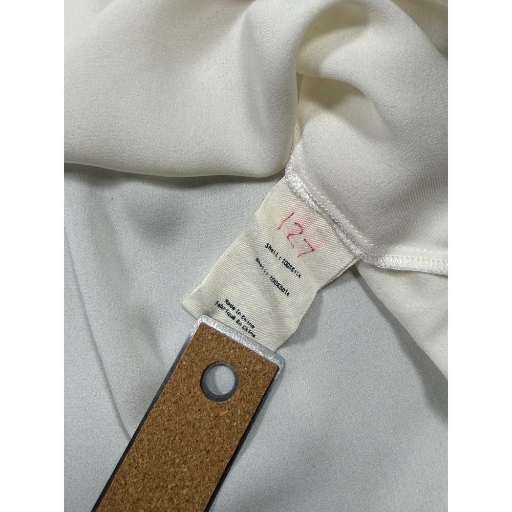 L'AGENCE Ivory 100% Silk Smocked Cuff Button Down Blouse Size Medium Ivory White - Picture 8 of 9